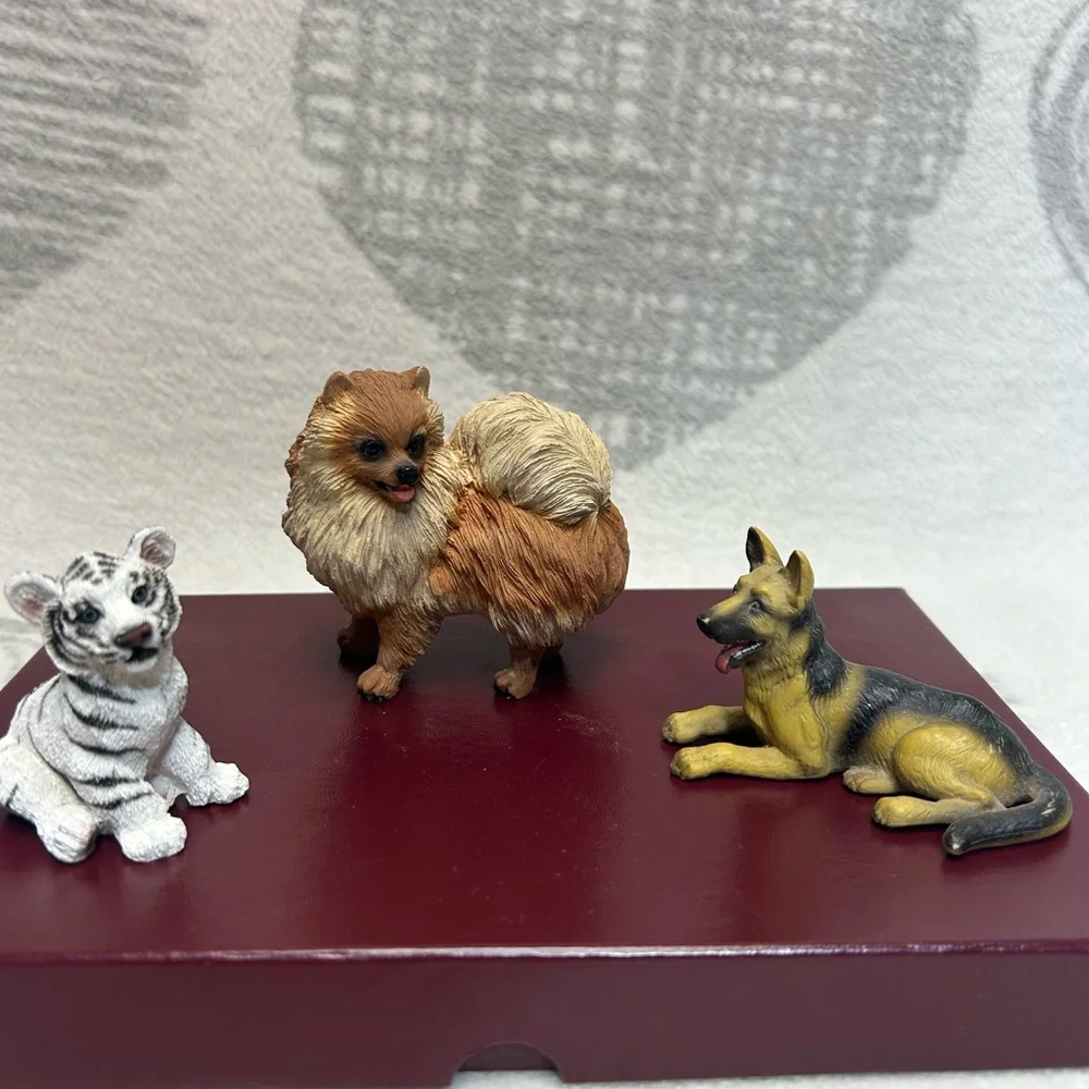 Life Like Pomeranian, German Shepard And Baby White Tiger - Picture 1 of 6
